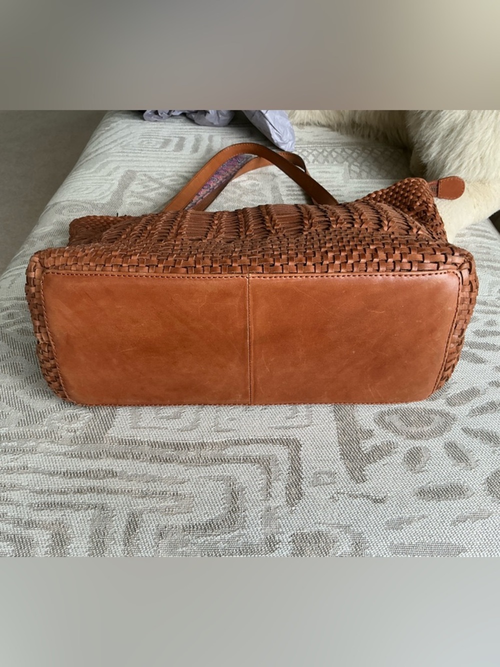 VEUC Woven Leather Zip Top Tote Handbag ๐ - Picture 9 of 13